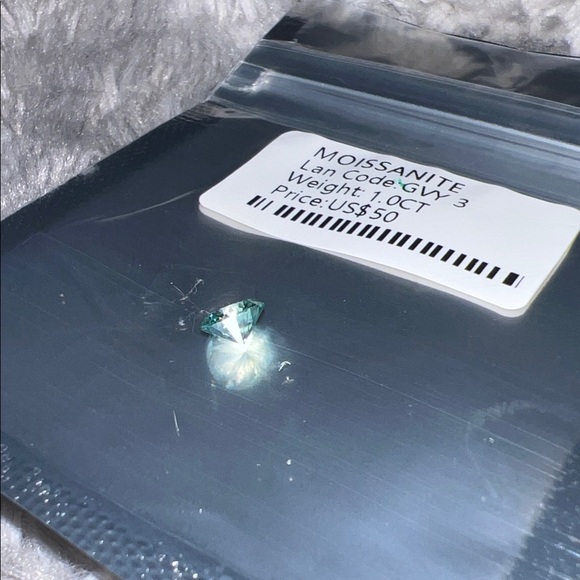 Moissanite Gemstone 1.0CT - Picture 3 of 7